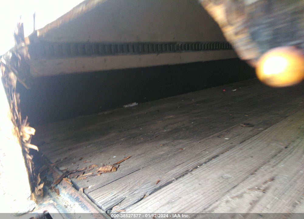 1900 SUPREME CORP STORAGE BUILDING VIN: VA140780904030394