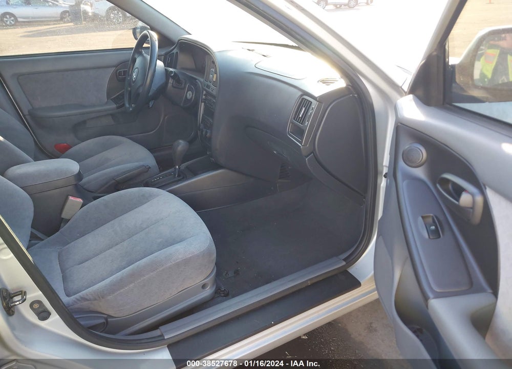 2005 HYUNDAI ELANTRA GLS/GT VIN: KMHDN46D55U985685