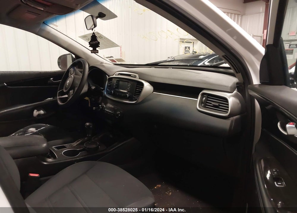 2017 KIA SORENTO 2.4L LX VIN: 5XYPGDA32HG252302