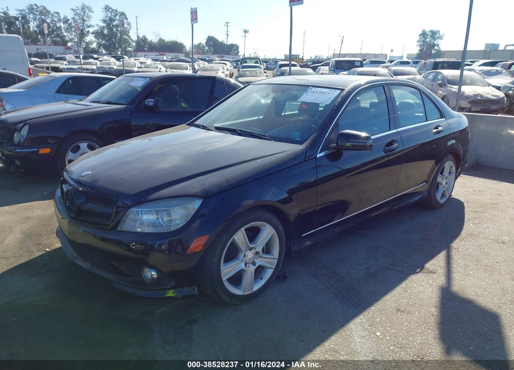 2010 MERCEDES-BENZ C 300 LUXURY/SPORT VIN: WDDGF5EB2AR121460