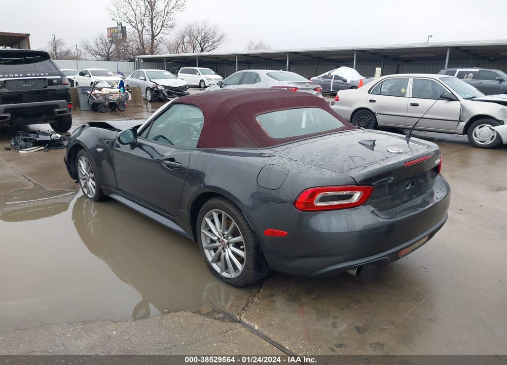 2018 FIAT 124 SPIDER LUSSO RED TOP EDITION VIN: JC1NFAEK8J0139103