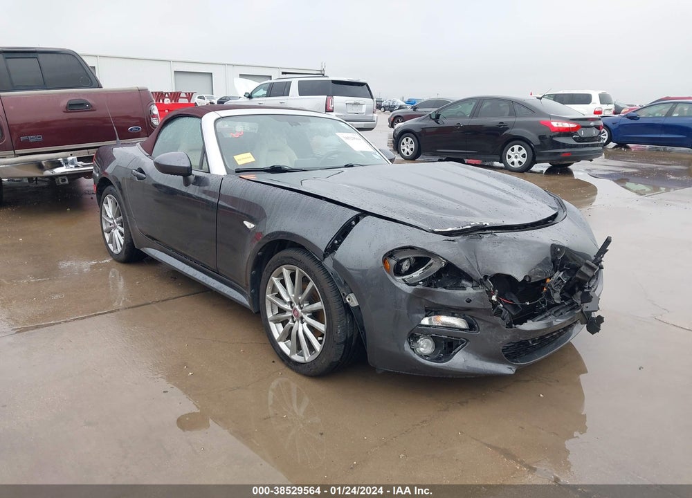 2018 FIAT 124 SPIDER LUSSO RED TOP EDITION VIN: JC1NFAEK8J0139103
