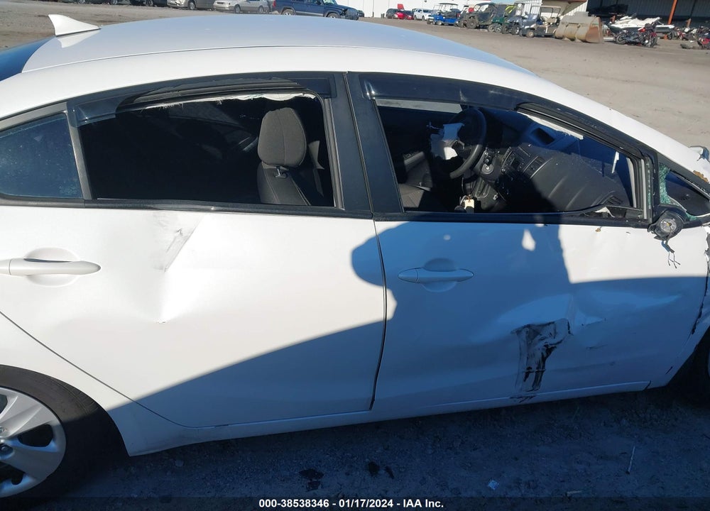 2015 KIA FORTE LX VIN: KNAFX4A67F5319677
