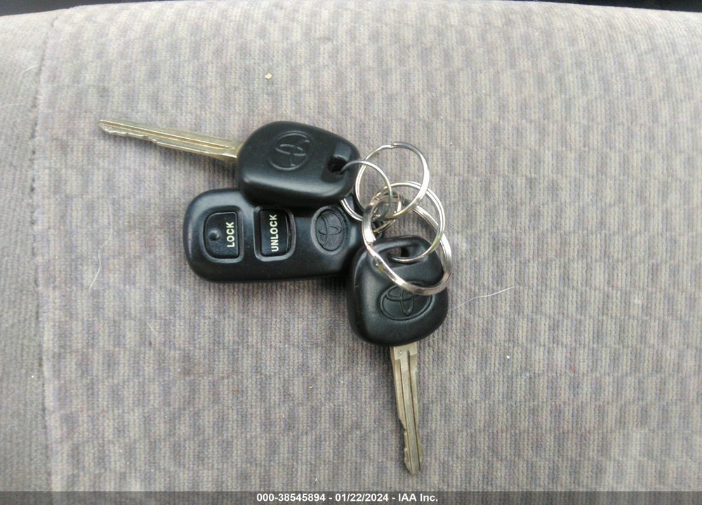 2005 TOYOTA COROLLA LE VIN: 1NXBR30E95Z511679