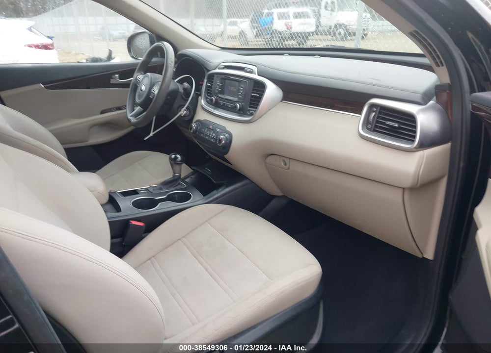 2017 KIA SORENTO 2.4L LX VIN: 5XYPG4A34HG201545