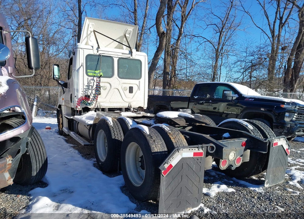 2016 FREIGHTLINER CASCADIA 125 VIN: 3AKJGEDV0GSHE5404