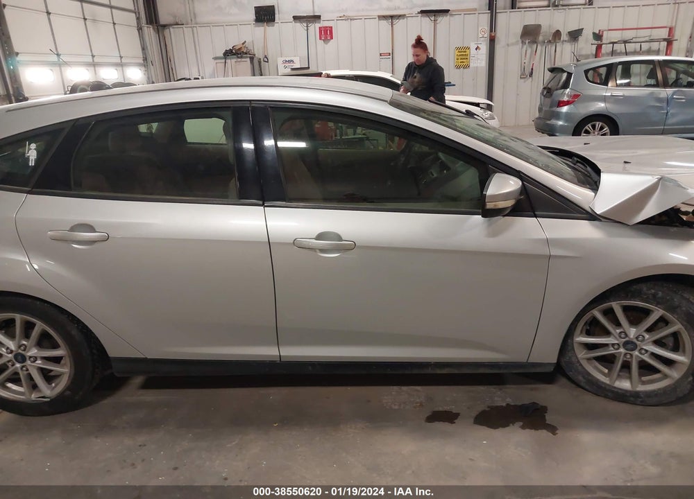 2016 FORD FOCUS SE VIN: 1FADP3K21GL290339
