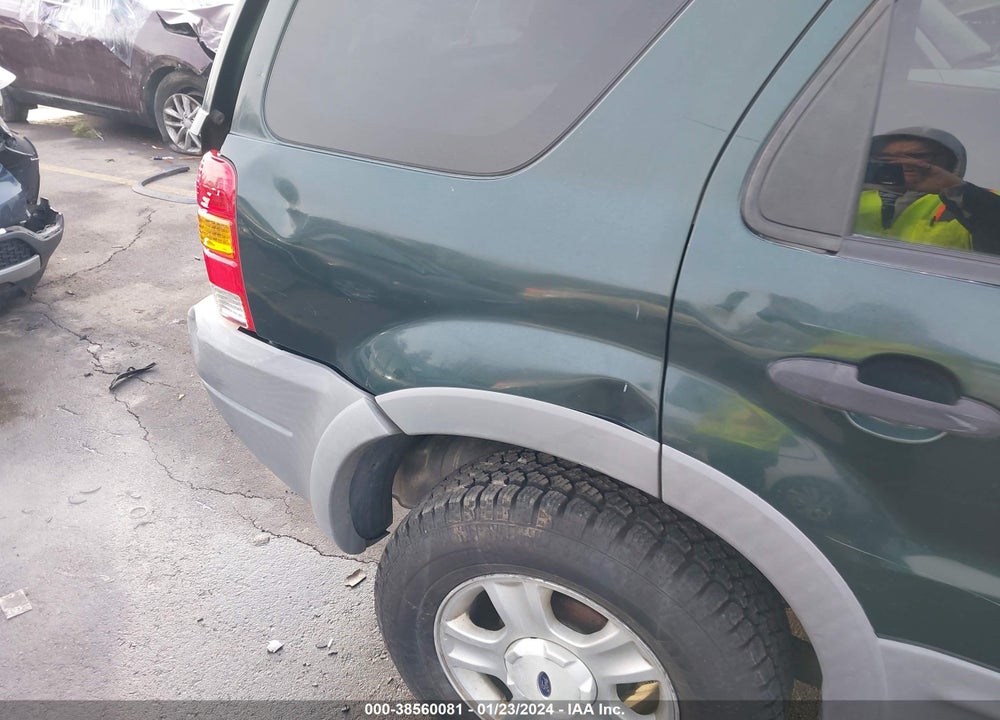 2001 FORD ESCAPE XLT VIN: 1FMYU04161KF09800
