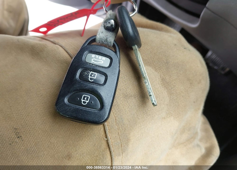 2013 HYUNDAI ELANTRA LIMITED (ULSAN PLANT) VIN: KMHDH4AE2DU520206