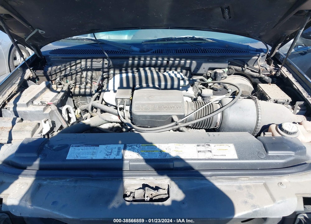 2002 LINCOLN NAVIGATOR VIN: 5LMEU27R82LJ17085