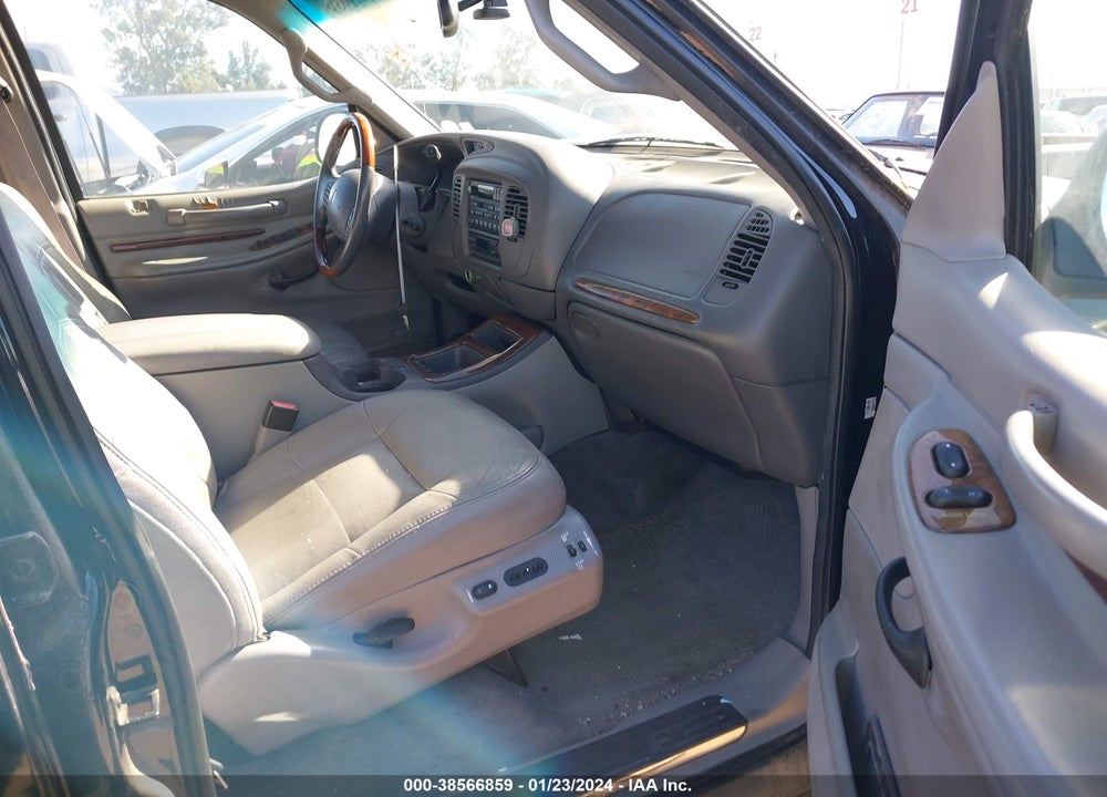 2002 LINCOLN NAVIGATOR VIN: 5LMEU27R82LJ17085