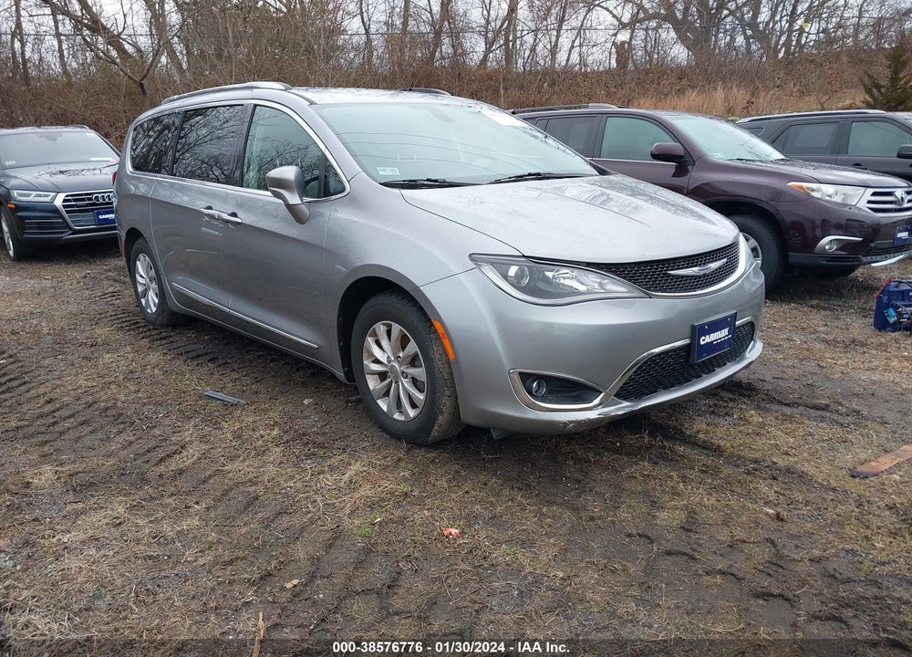 2019 CHRYSLER PACIFICA TOURING L VIN: 2C4RC1BG5KR721387