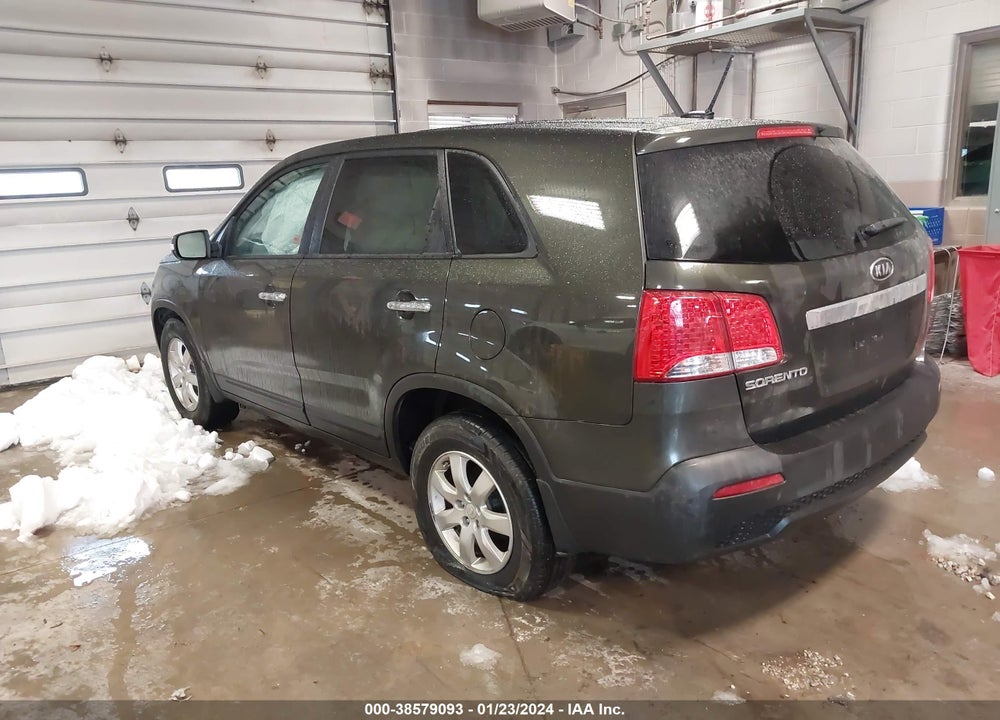 2011 KIA SORENTO LX VIN: 5XYKT3A15BG174944
