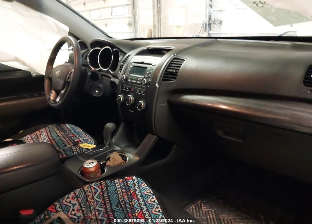 2011 KIA SORENTO LX VIN: 5XYKT3A15BG174944
