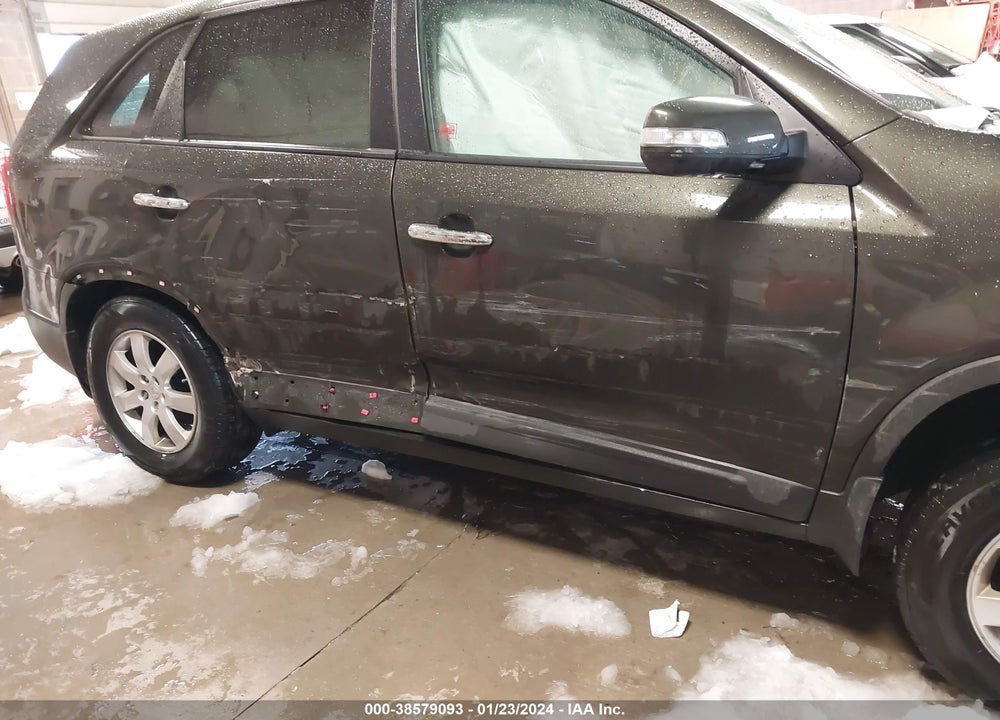 2011 KIA SORENTO LX VIN: 5XYKT3A15BG174944