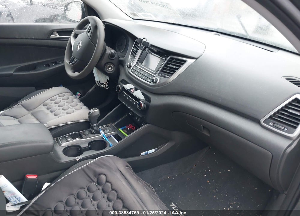 2017 HYUNDAI TUCSON SE VIN: KM8J3CA47HU572696