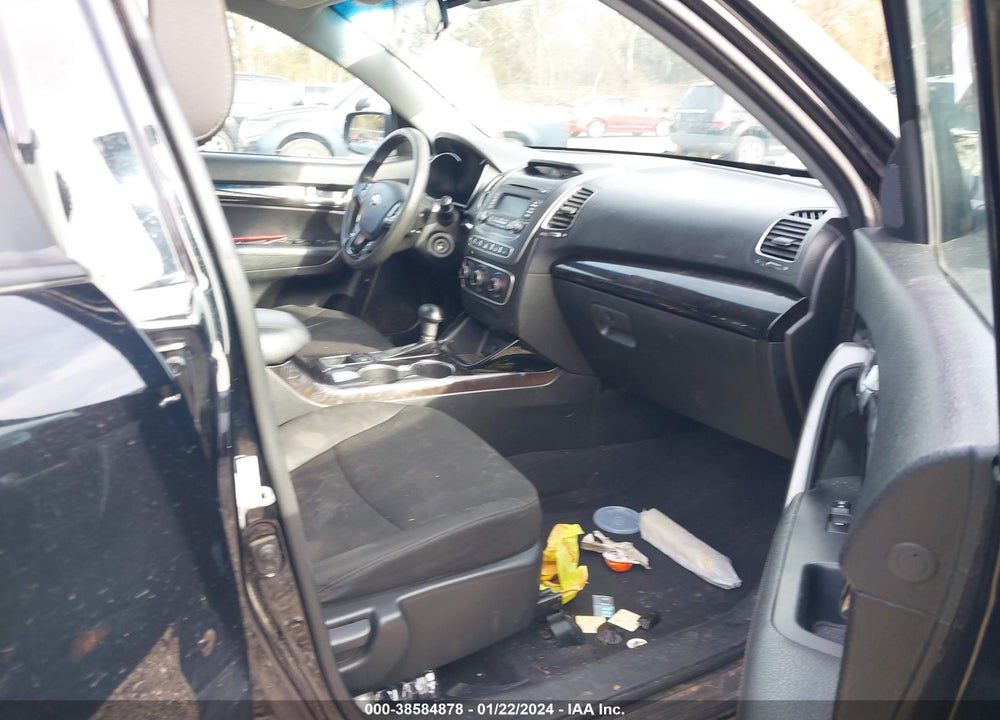 2014 KIA SORENTO LX VIN: 5XYKT3A65EG447901