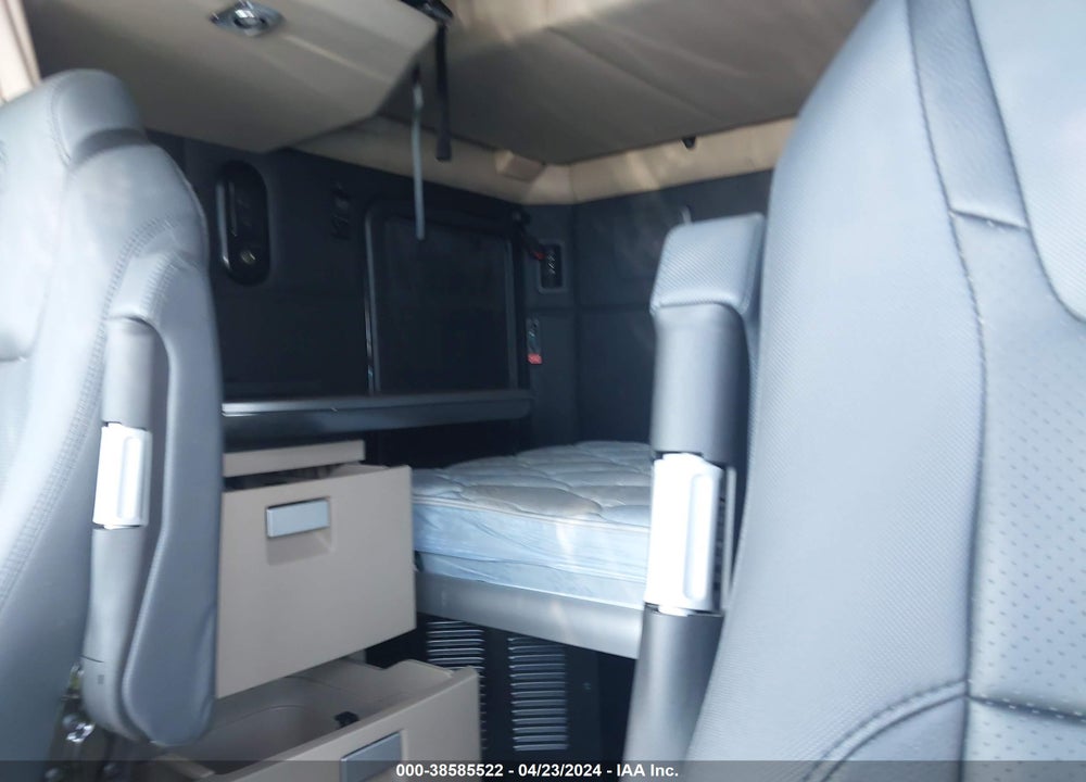2024 KENWORTH T680 VIN: 1XKYD49X9RJ326583