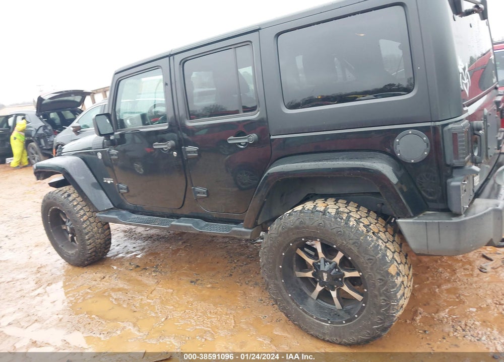 2017 JEEP WRANGLER UNLIMITED SAHARA VIN: 1C4HJWEGXHL586385