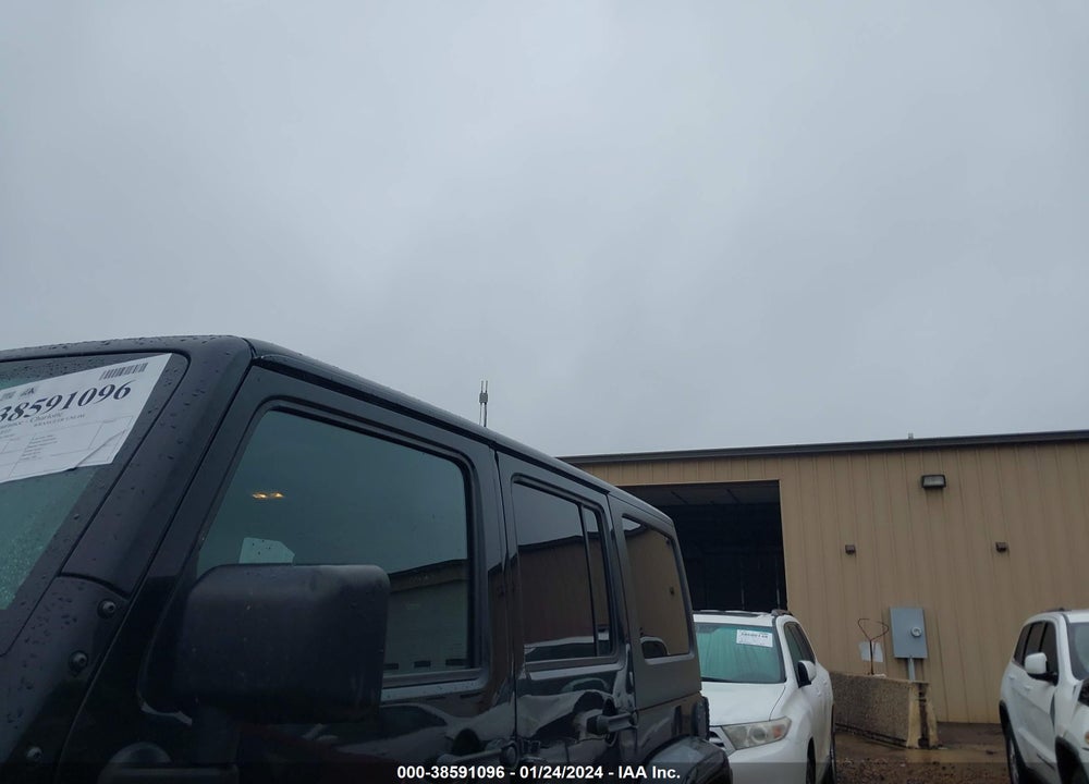 2017 JEEP WRANGLER UNLIMITED SAHARA VIN: 1C4HJWEGXHL586385