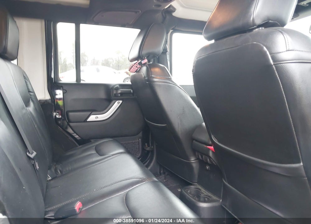 2017 JEEP WRANGLER UNLIMITED SAHARA VIN: 1C4HJWEGXHL586385