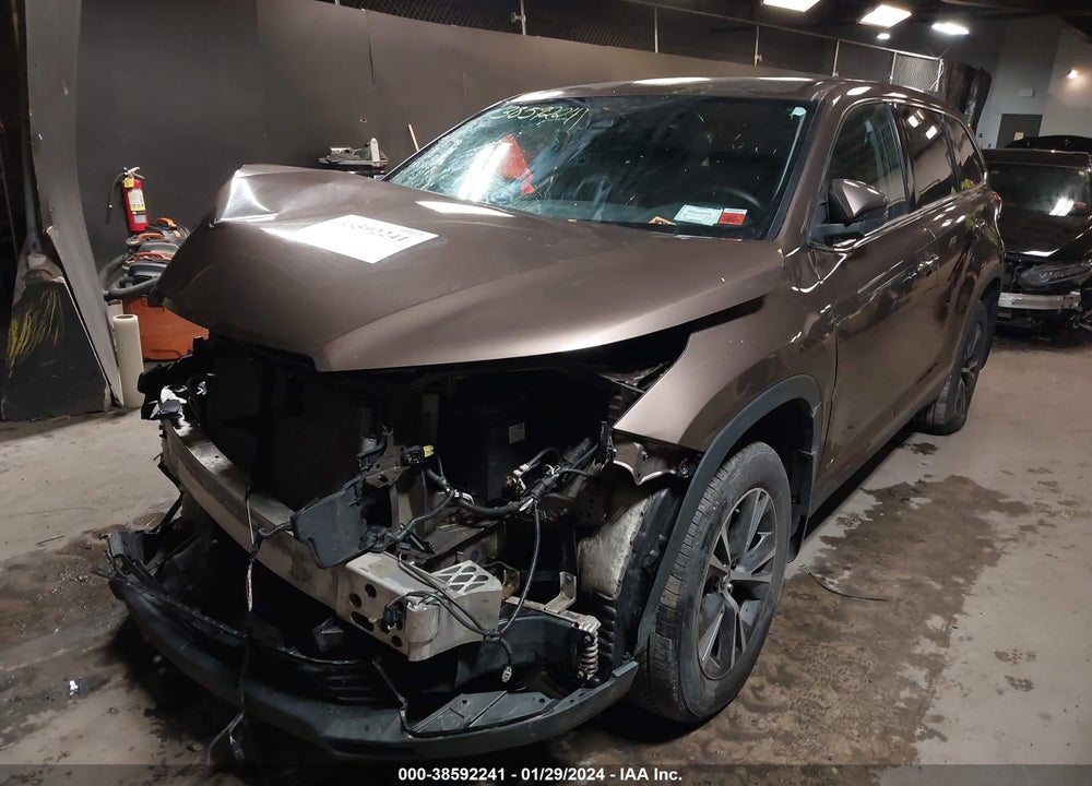 2019 TOYOTA HIGHLANDER LE VIN: 5TDBZRFH4KS998752