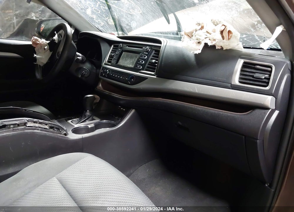 2019 TOYOTA HIGHLANDER LE VIN: 5TDBZRFH4KS998752