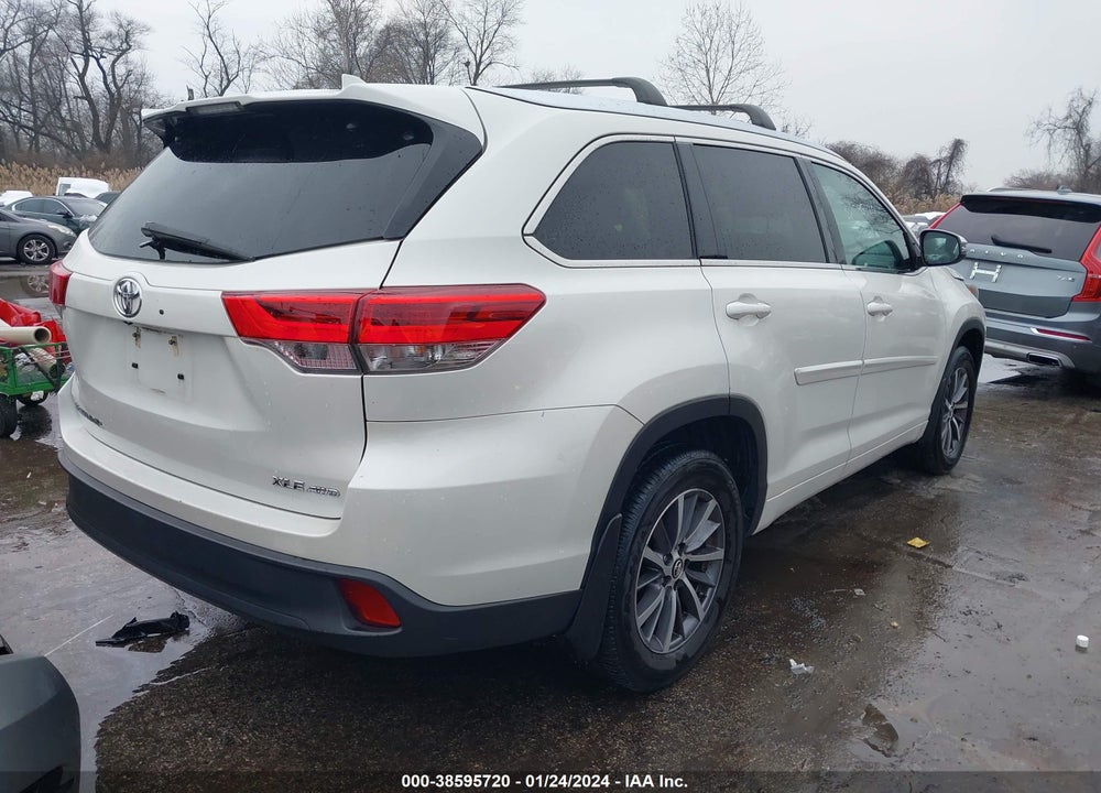 2018 TOYOTA HIGHLANDER XLE VIN: 5TDJZRFH7JS532128
