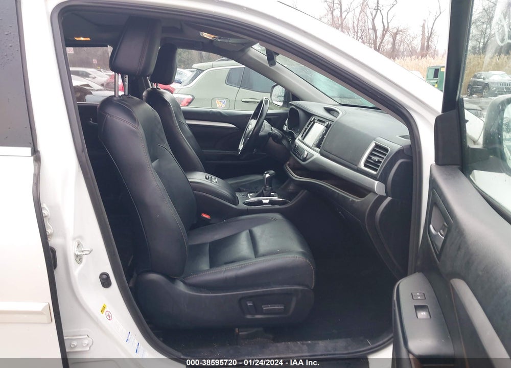 2018 TOYOTA HIGHLANDER XLE VIN: 5TDJZRFH7JS532128
