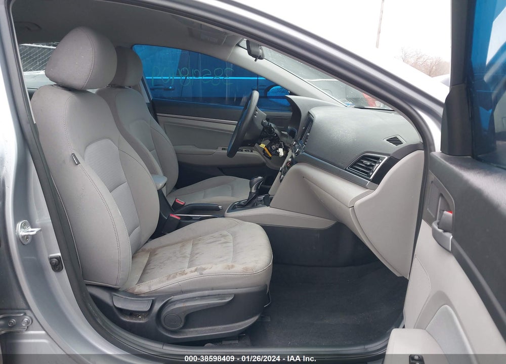 2017 HYUNDAI ELANTRA SE VIN: 5NPD84LF5HH120683