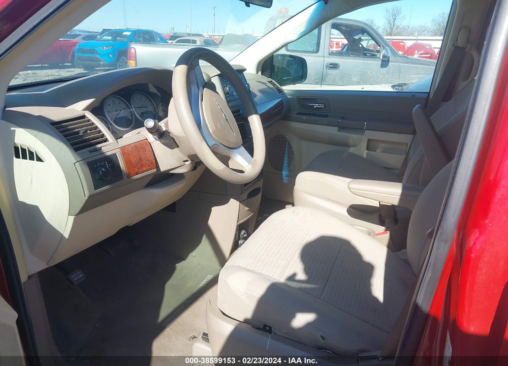 2008 CHRYSLER TOWN & COUNTRY LX VIN: 2A8HR44H88R600386
