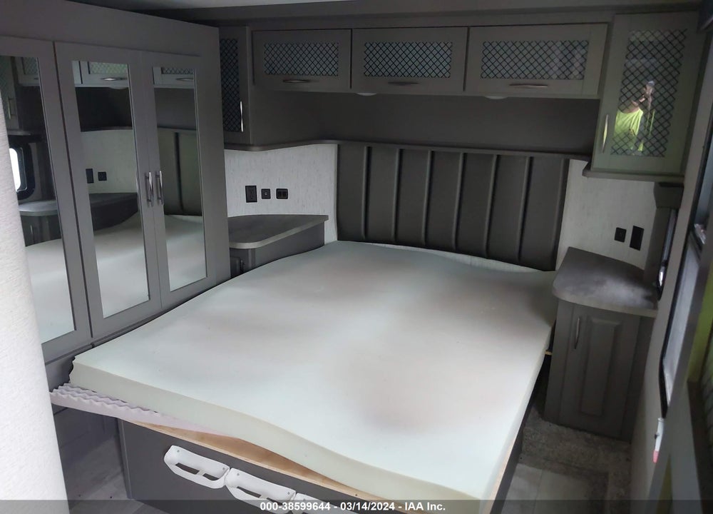 2021 GRAND DESIGN MOMENTUM M VIN: 573FM4530M1118812