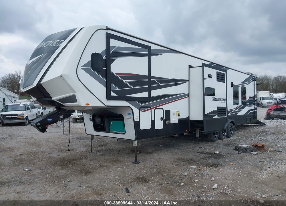 2021 GRAND DESIGN MOMENTUM M VIN: 573FM4530M1118812