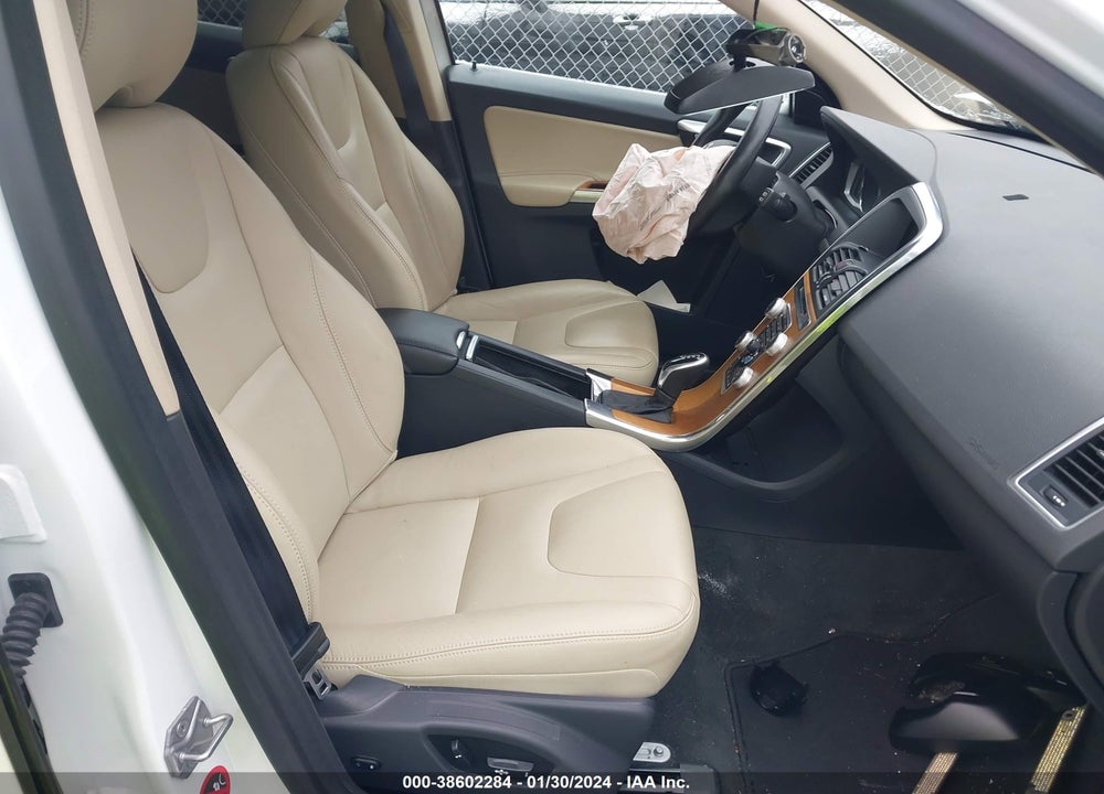 2017 VOLVO XC60 T6 INSCRIPTION VIN: YV449MRU8H2211142