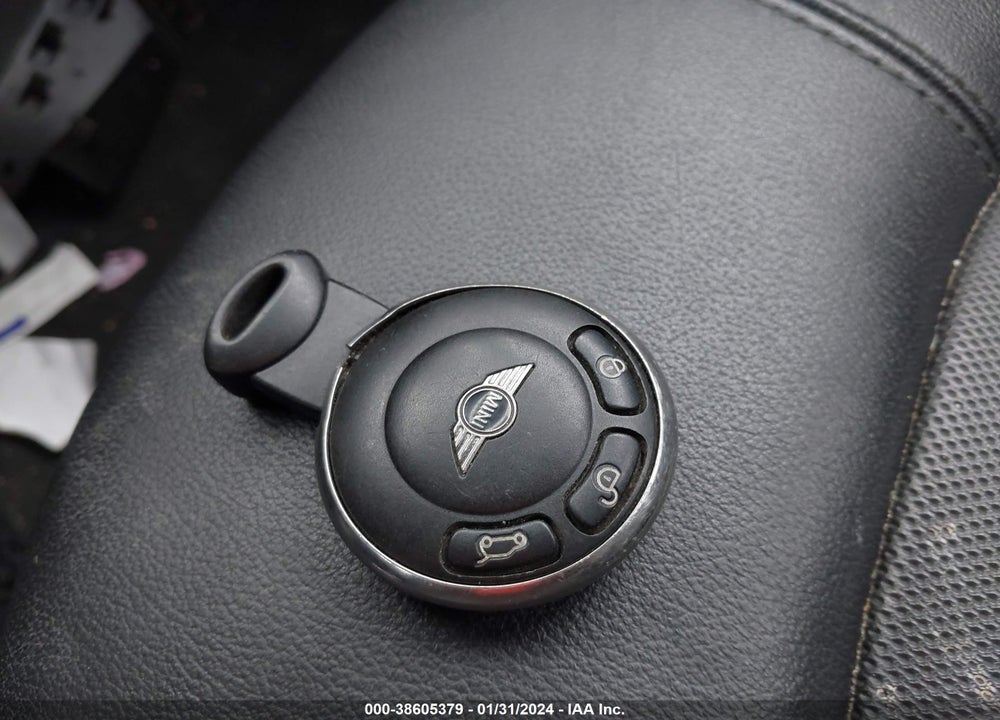 2016 MINI COUNTRYMAN COOPER S VIN: WMWZC5C57GWU01245