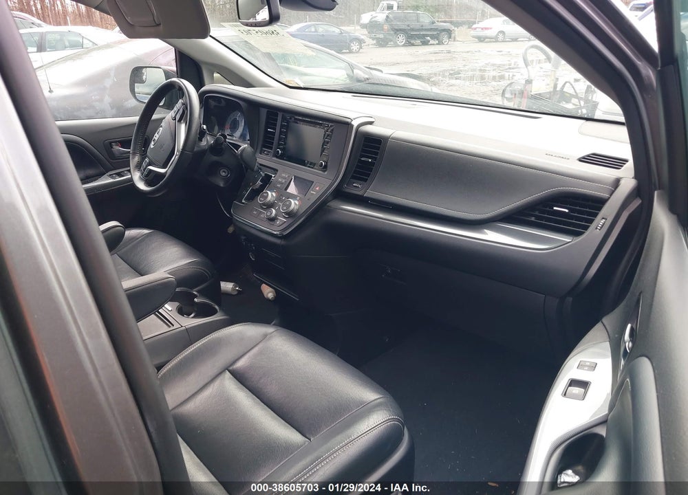 2019 TOYOTA SIENNA SE PREMIUM 8 PASSENGER VIN: 5TDXZ3DC6KS996950