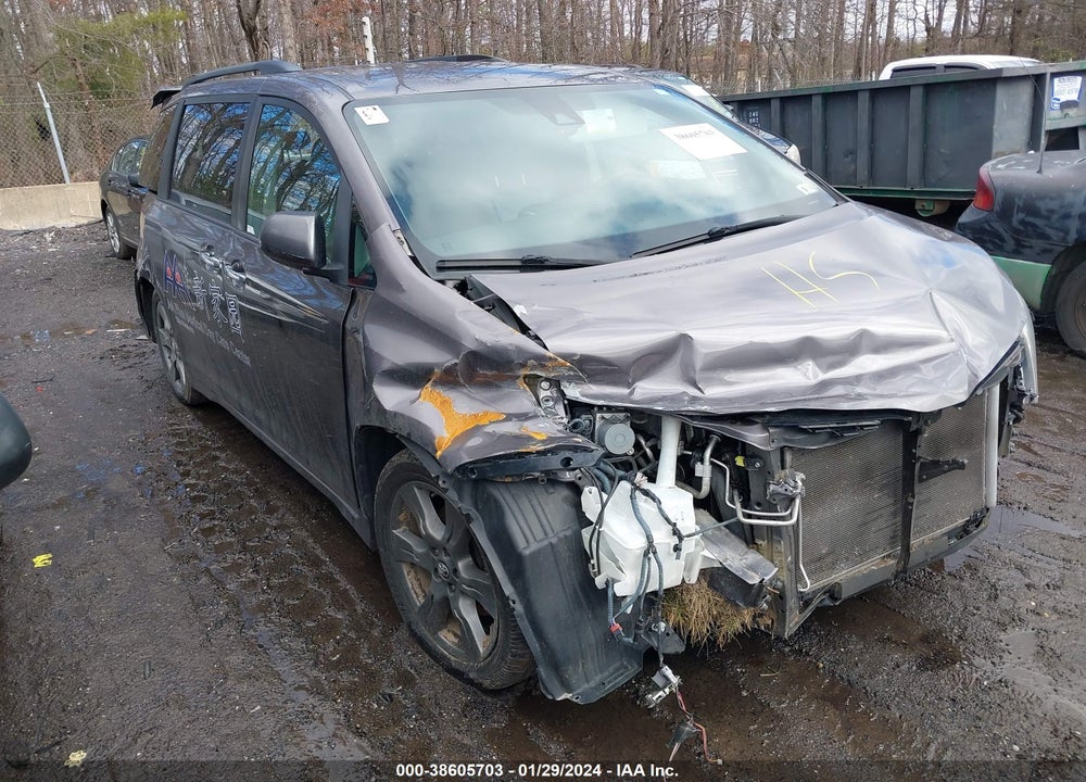2019 TOYOTA SIENNA SE PREMIUM 8 PASSENGER VIN: 5TDXZ3DC6KS996950