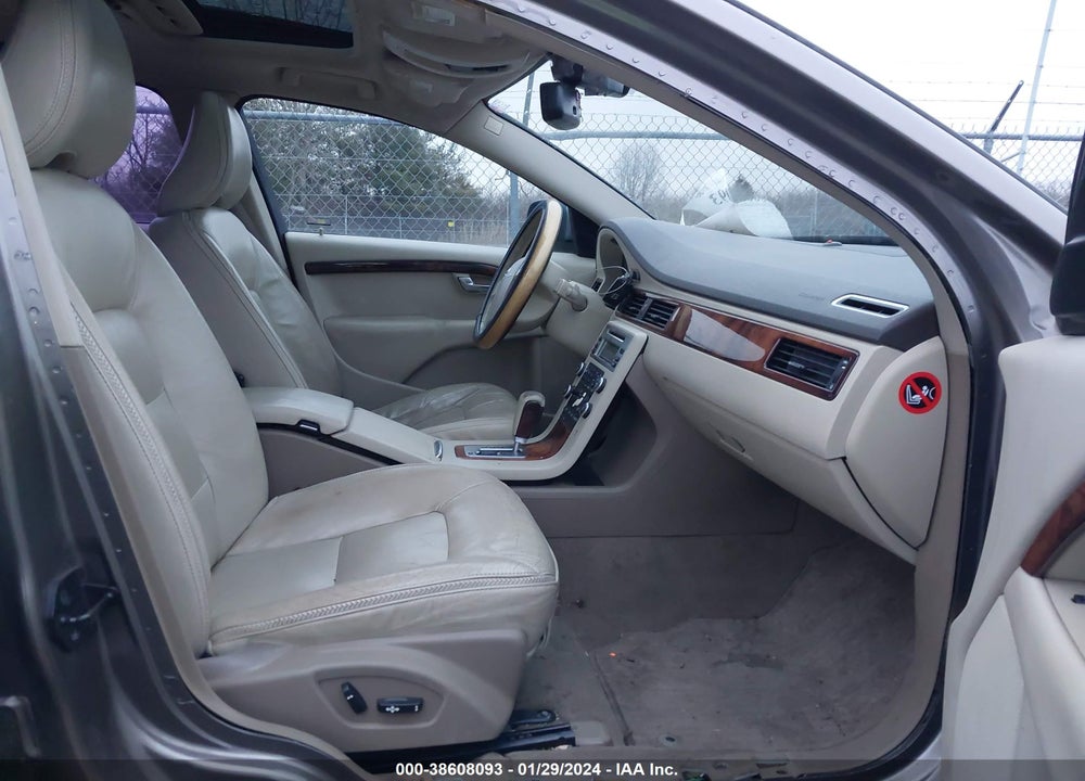 2008 VOLVO XC70 3.2 VIN: YV4BZ982281011710