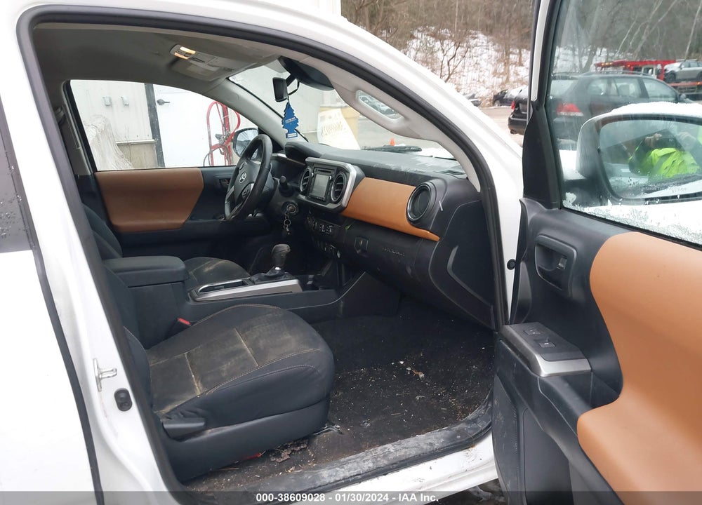 2019 TOYOTA TACOMA SR5 V6 VIN: 3TMCZ5AN0KM220622