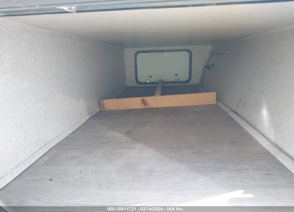 2018 PROWLER 30LX VIN: 5SFPB332XJE359512