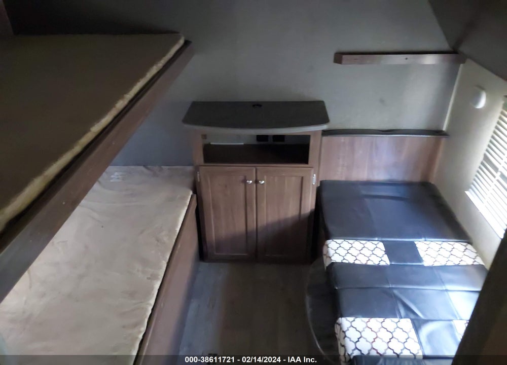 2018 PROWLER 30LX VIN: 5SFPB332XJE359512