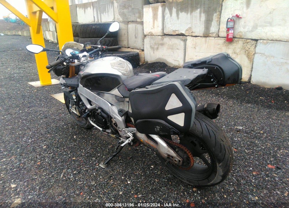 2016 APRILIA TUONO V4 1100 RR VIN: ZD4TYU006GS000021