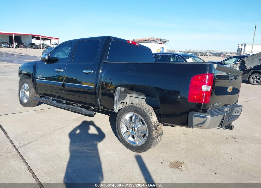 2013 CHEVROLET SILVERADO 1500 LT VIN: 3GCPCSE03DG329707