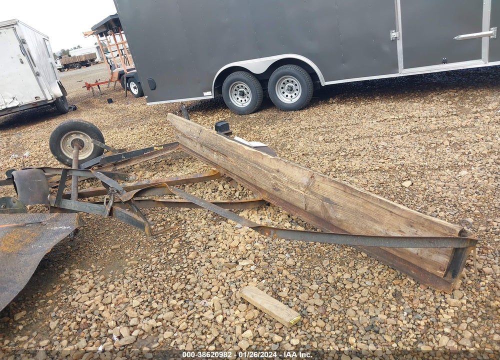 2000 HOMESTEADE TRAILER VIN: 4HDLE081XYD003985