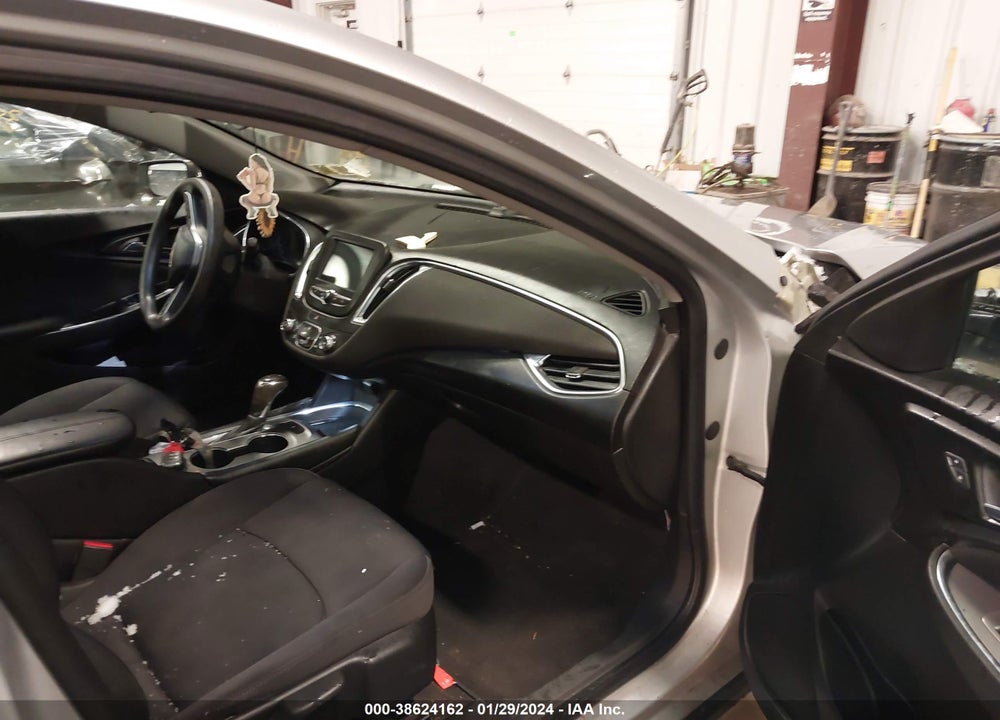 2018 CHEVROLET MALIBU LT VIN: 1G1ZD5ST5JF214389