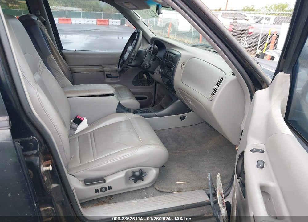 2000 FORD EXPLORER VIN: 1FMZU63E7YZB28356