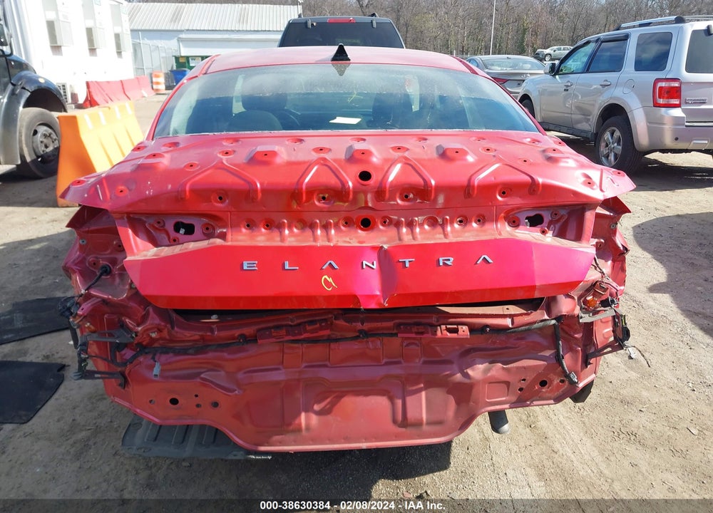 2022 HYUNDAI ELANTRA SEL VIN: 5NPLM4AG0NH086117