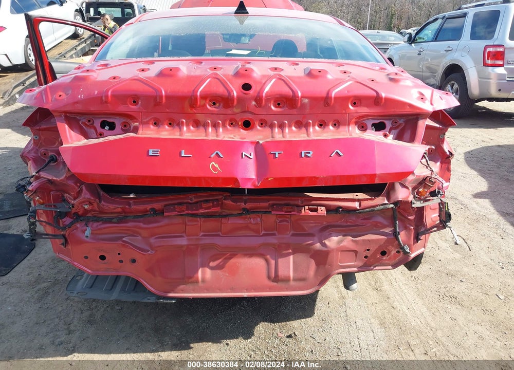 2022 HYUNDAI ELANTRA SEL VIN: 5NPLM4AG0NH086117