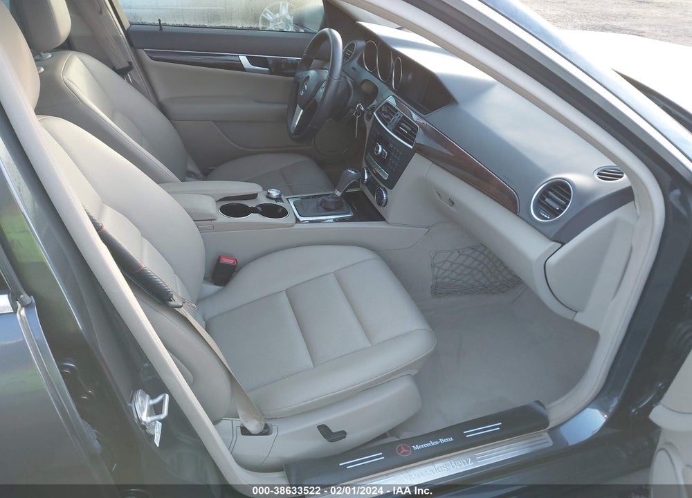 2013 MERCEDES-BENZ C 250 LUXURY/SPORT VIN: WDDGF4HB3DA767194