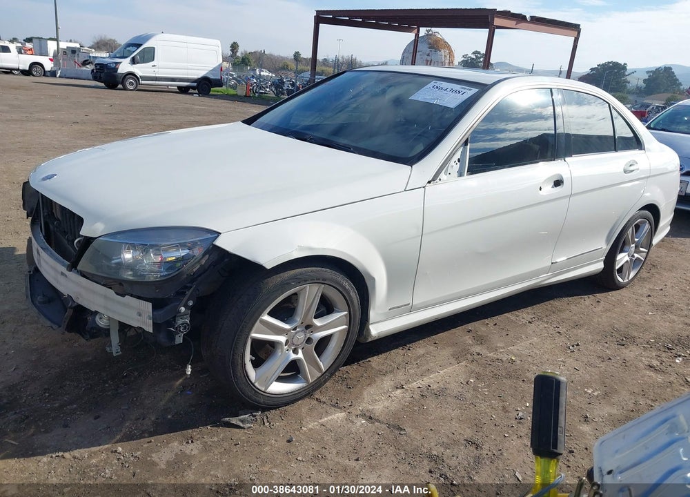 2011 MERCEDES-BENZ C 300 LUXURY/SPORT VIN: WDDGF5EB9BR173802